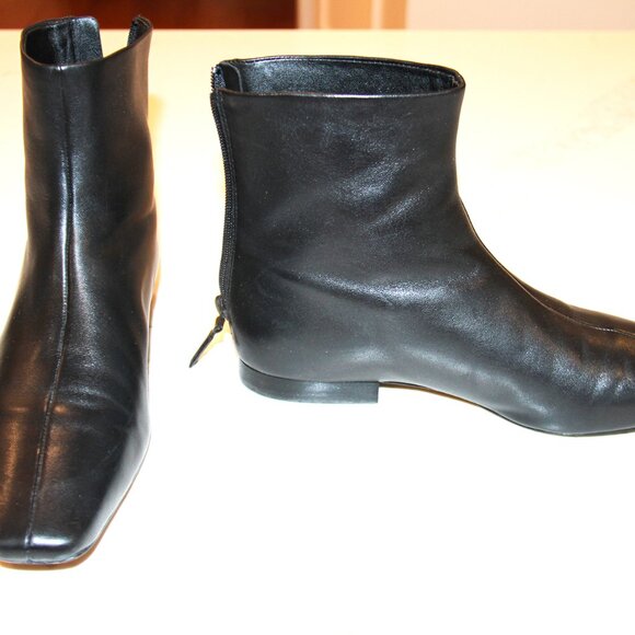 WOMEN'S DESIGNER ANKLE BOOTS BY VINCE - Picture 5 of 6